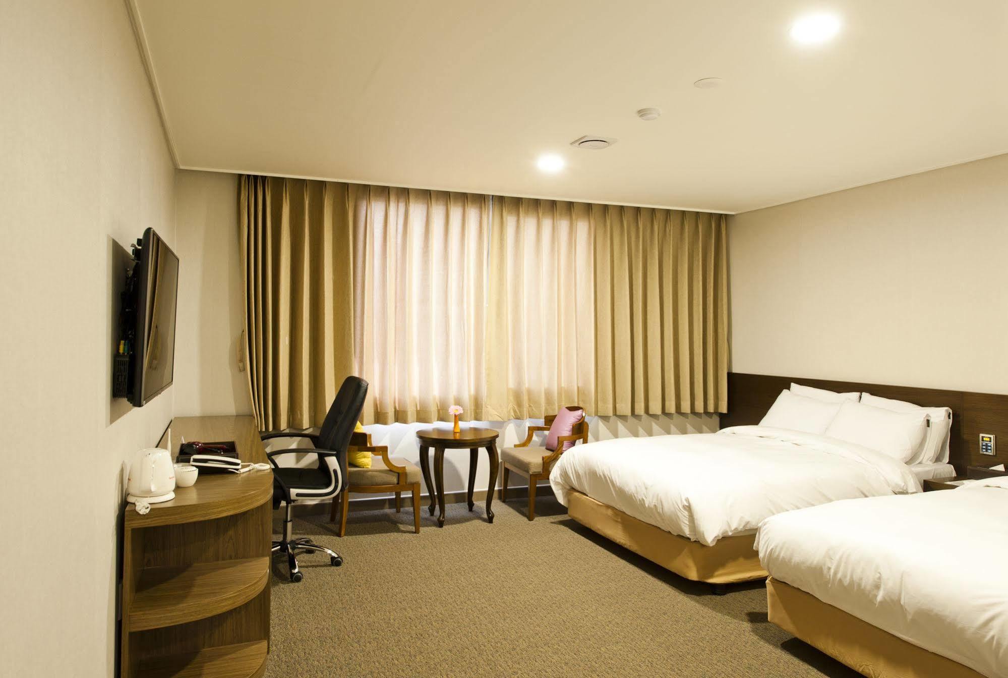 Jeonju Yeonghwa Hotel Екстериор снимка
